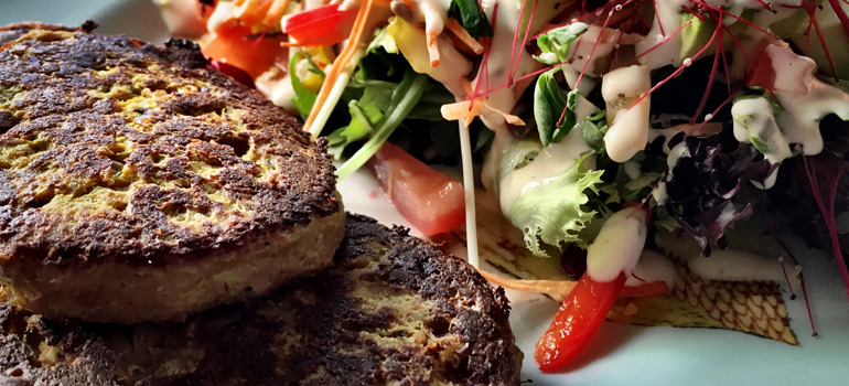 Spicy Tuna Cakes with Garden Salad