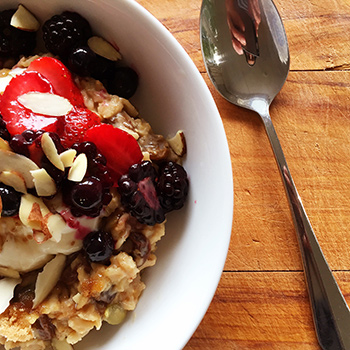 Healthy Porridge with Apple, Berries and Yoghurt